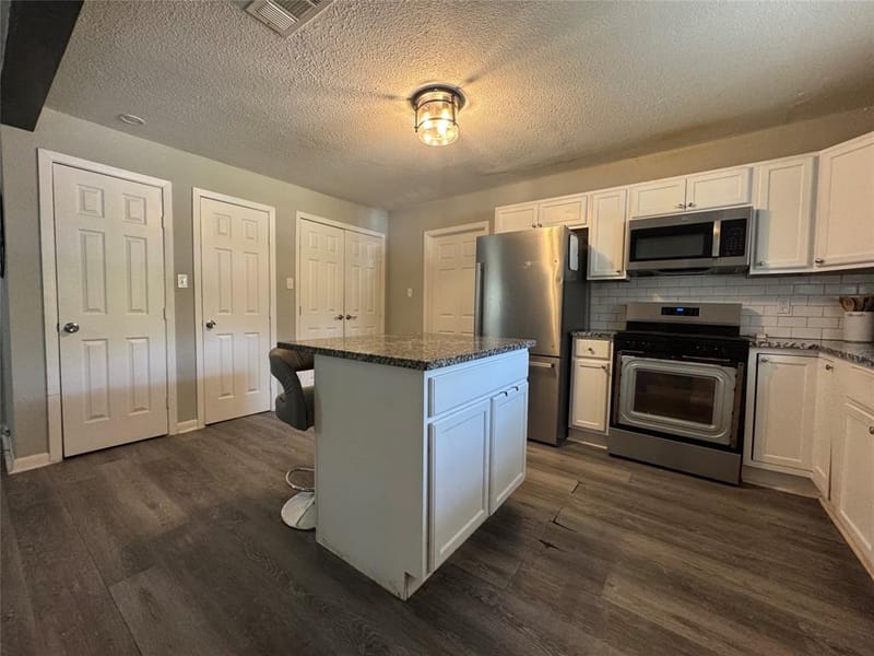 105 S Lakeview Drive, Lacy Lakeview TX 76705 - Photo 9