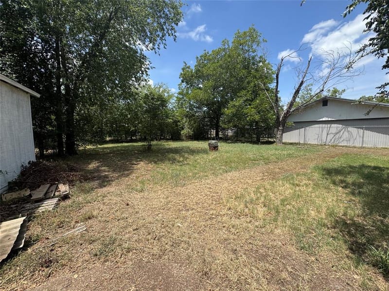 105 S Lakeview Drive, Lacy Lakeview TX 76705 - Photo 29