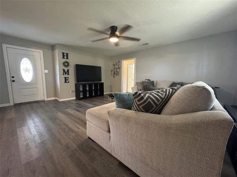 105 S Lakeview Drive, Lacy Lakeview TX 76705 - Photo 4