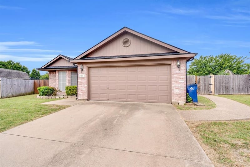 1006 Darren Drive, Burleson TX 76028 - Photo 2