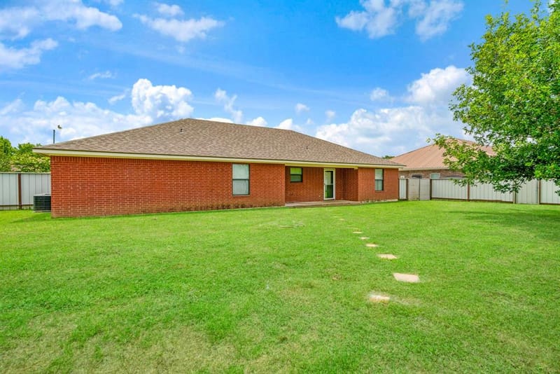 140 SE 49th Street, Paris TX 75462 - Photo 2