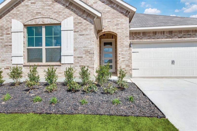 533 Hillcrest Circle, Justin TX 76247 - Photo 2
