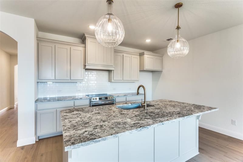 533 Hillcrest Circle, Justin TX 76247 - Photo 9