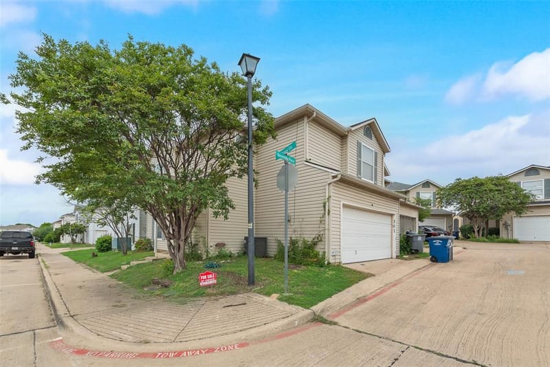 301 Ensenada Plaza, Dallas TX 75211 - Photo 2