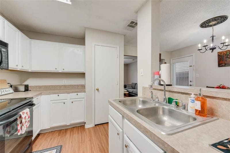 301 Ensenada Plaza, Dallas TX 75211 - Photo 13