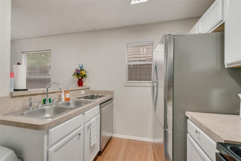 301 Ensenada Plaza, Dallas TX 75211 - Photo 15