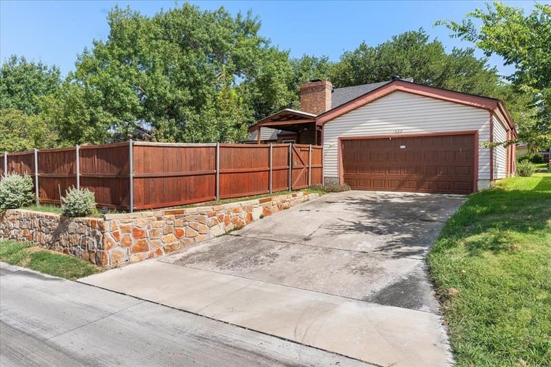 1820 Green Ridge Court, Carrollton TX 75007 - Photo 23