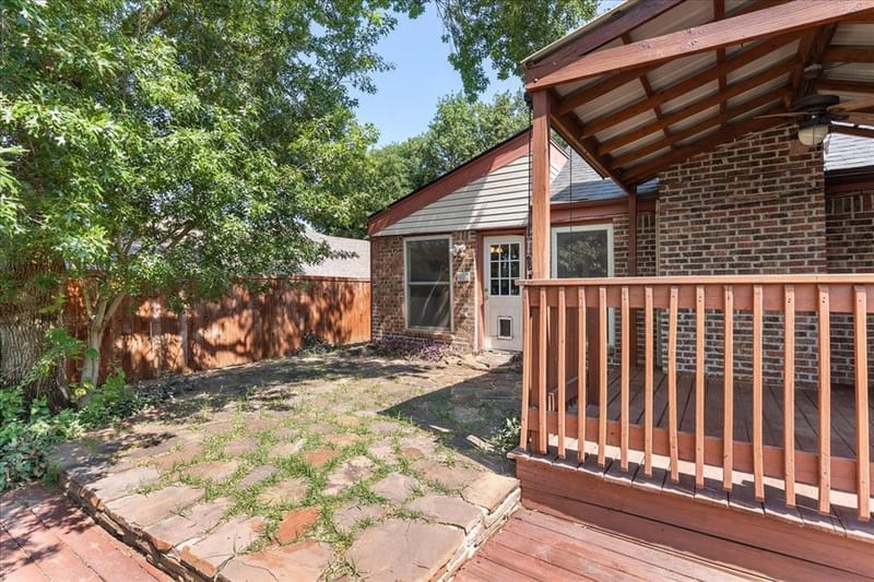 1820 Green Ridge Court, Carrollton TX 75007 - Photo 27