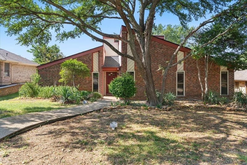 1820 Green Ridge Court, Carrollton TX 75007 - Photo 3