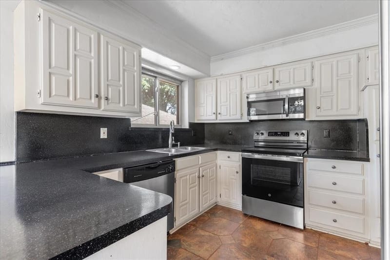 1820 Green Ridge Court, Carrollton TX 75007 - Photo 8