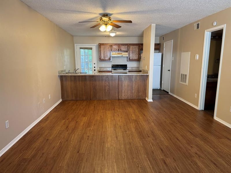 154 Austin Stone Drive, Duncanville TX 75137 - Photo 2
