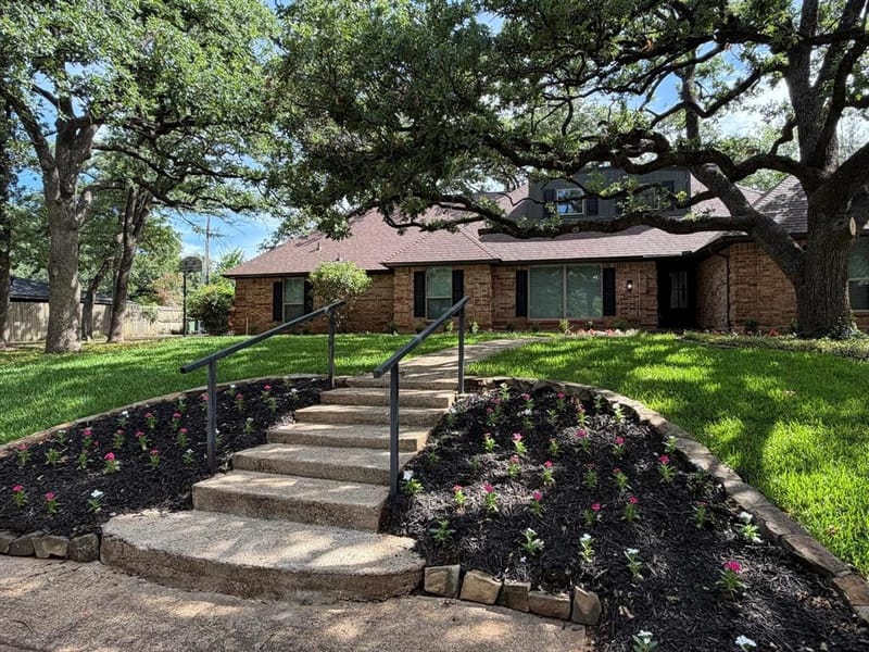 3609 Country Club Road, Arlington TX 76013 - Photo 3
