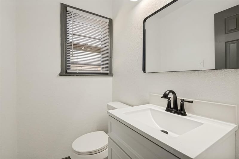 3910 Vanette Lane, Dallas TX 75216 - Photo 17