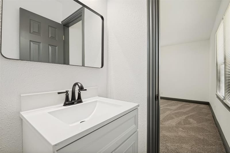 3910 Vanette Lane, Dallas TX 75216 - Photo 16