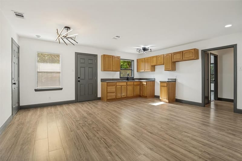 3910 Vanette Lane, Dallas TX 75216 - Photo 10