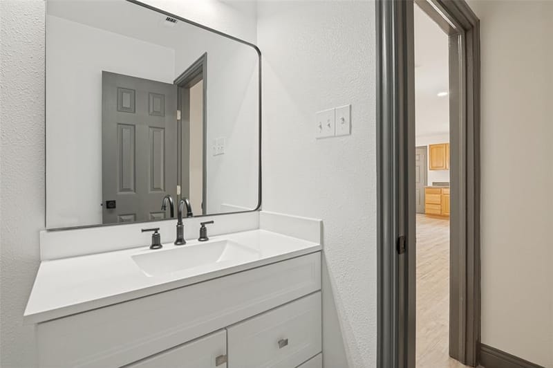 3910 Vanette Lane, Dallas TX 75216 - Photo 11