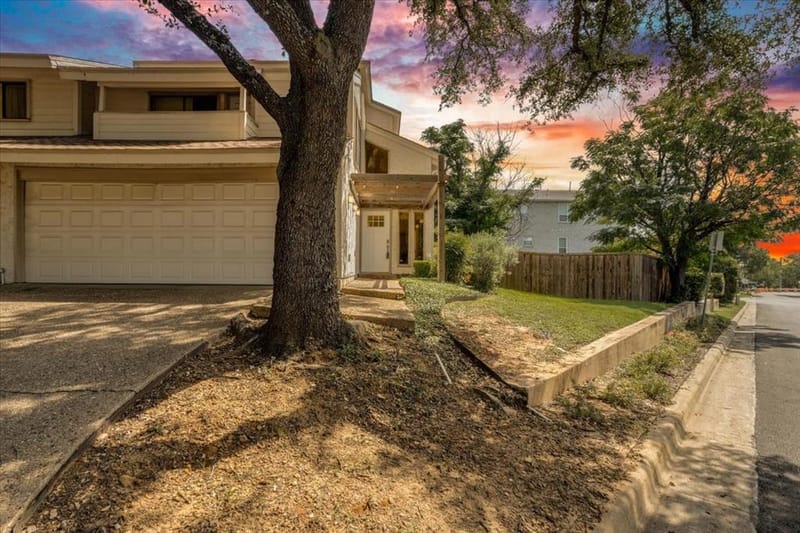29 Oakbrook Drive, Lewisville TX 75057 - Photo 4
