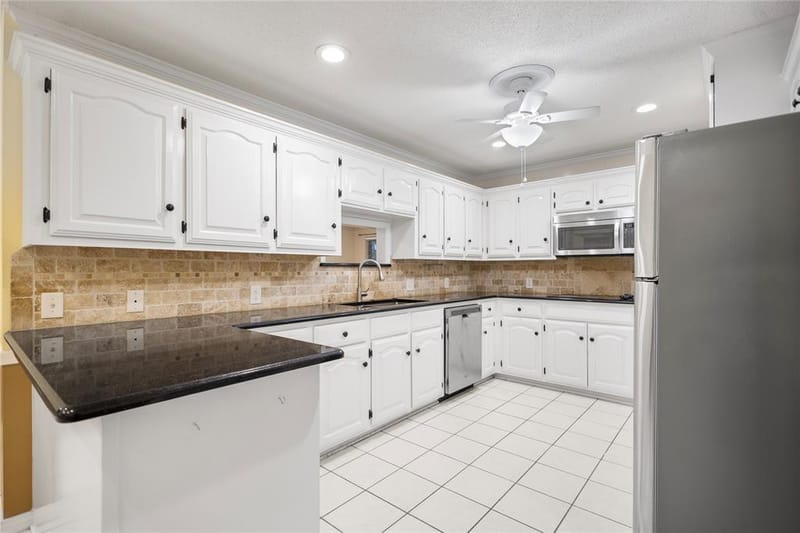 121 Crestview Street, Chandler TX 75758 - Photo 3