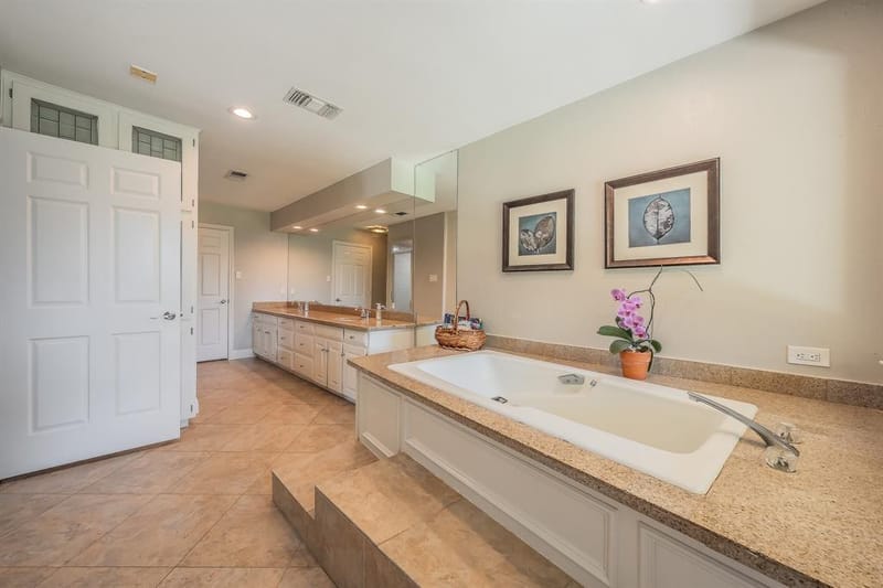 1406 Riverview Drive, Arlington TX 76012 - Photo 23