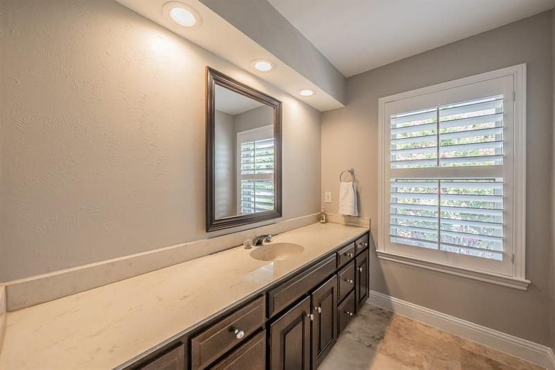 1406 Riverview Drive, Arlington TX 76012 - Photo 27