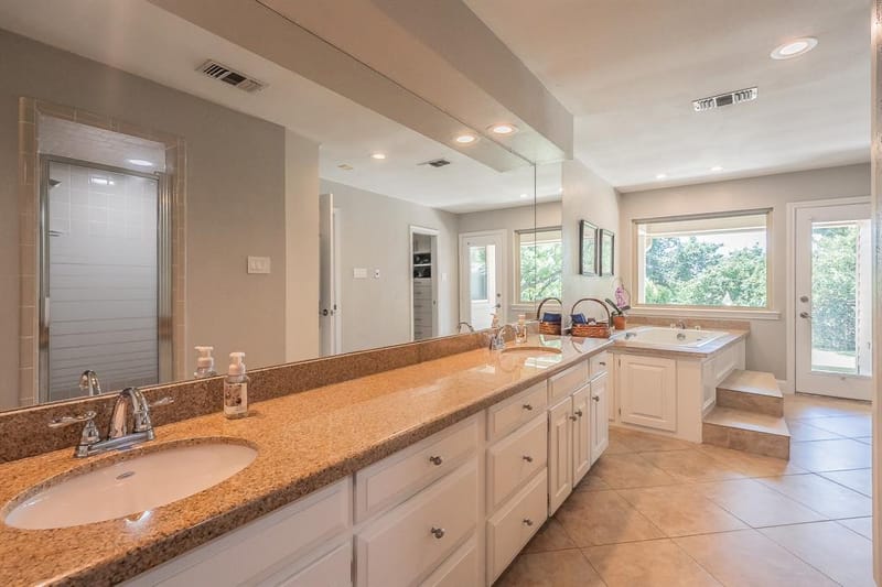 1406 Riverview Drive, Arlington TX 76012 - Photo 22