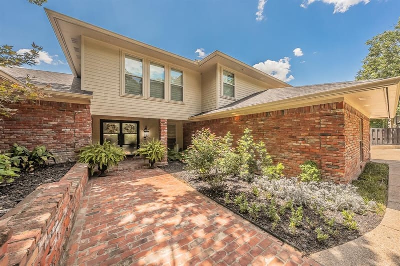 1406 Riverview Drive, Arlington TX 76012 - Photo 4