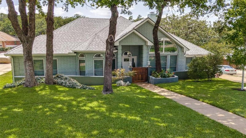 2708 Monarch Drive, Arlington TX 76006 - Photo 2
