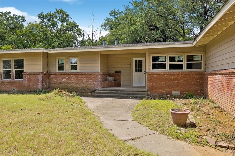5104 Malinda Lane S, Fort Worth TX 76112 - Photo 2