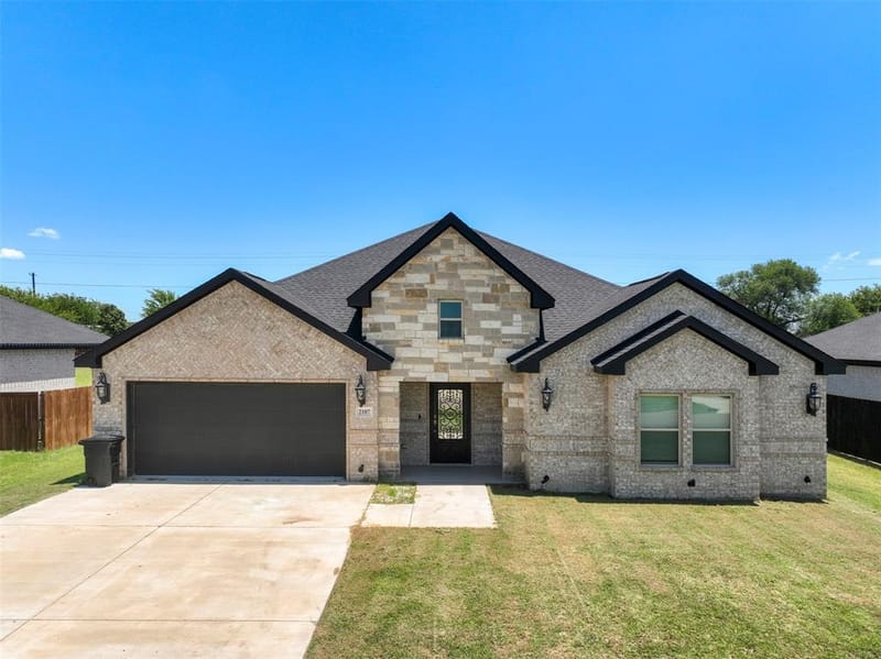 2107 Cole Street, Mabank TX 75147 - Photo 2