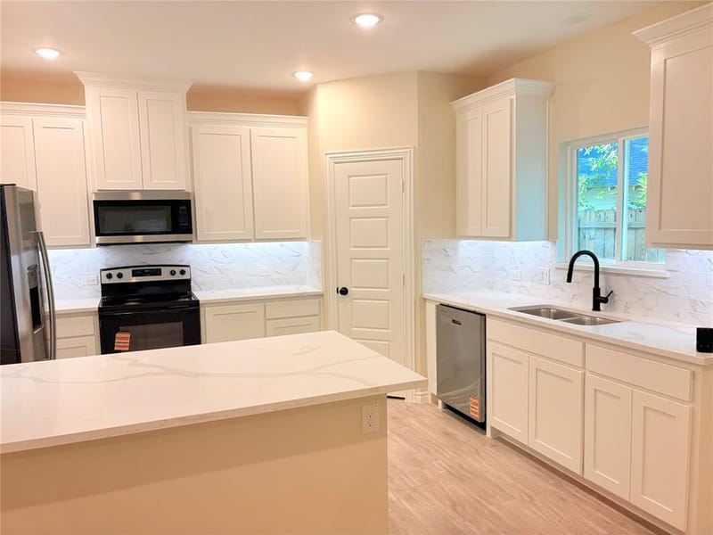 724 N Clements Street, Gainesville TX 76240 - Photo 13