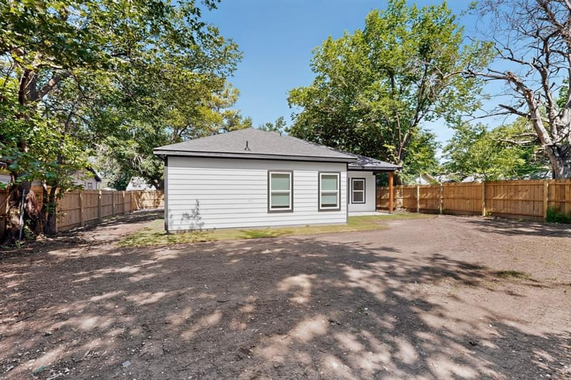 724 N Clements Street, Gainesville TX 76240 - Photo 36