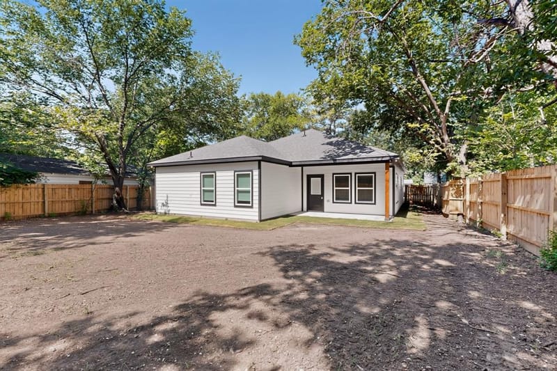 724 N Clements Street, Gainesville TX 76240 - Photo 33
