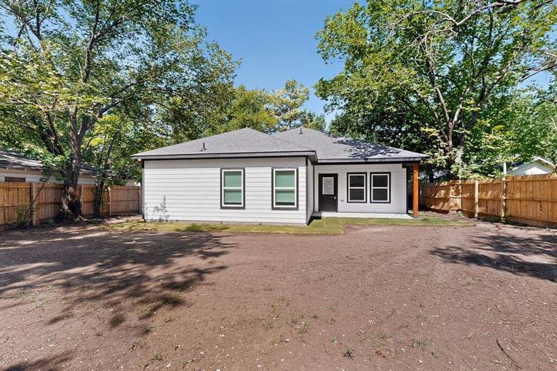 724 N Clements Street, Gainesville TX 76240 - Photo 39