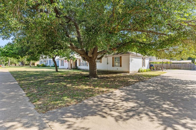 413 S Tyler Street, McGregor TX 76657 - Photo 7