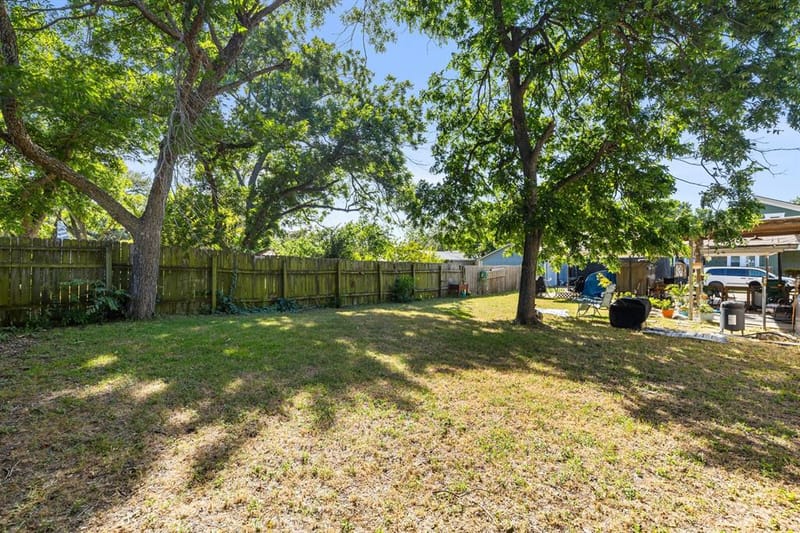 413 S Tyler Street, McGregor TX 76657 - Photo 11