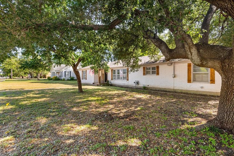 413 S Tyler Street, McGregor TX 76657 - Photo 4