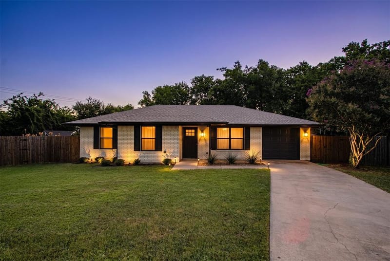 815 Steve Ct, Sanger TX 76266 - Photo 2
