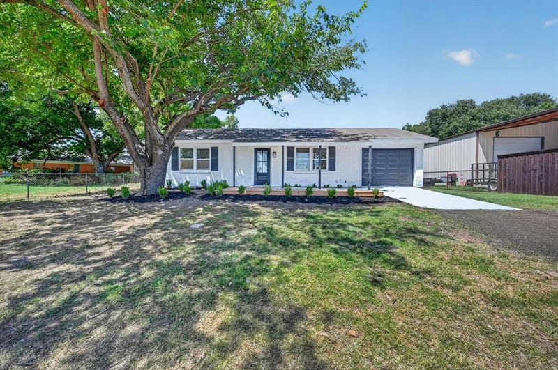1624 E Lake Drive, Weatherford TX 76087 - Photo 2