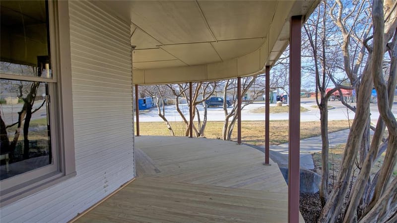 400 S Broad Street, Saint Jo TX 76265 - Photo 2