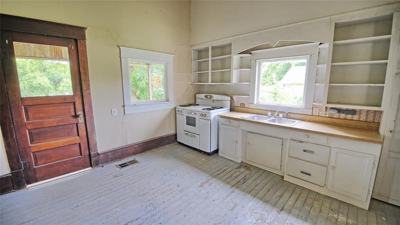 400 S Broad Street, Saint Jo TX 76265 - Photo 6