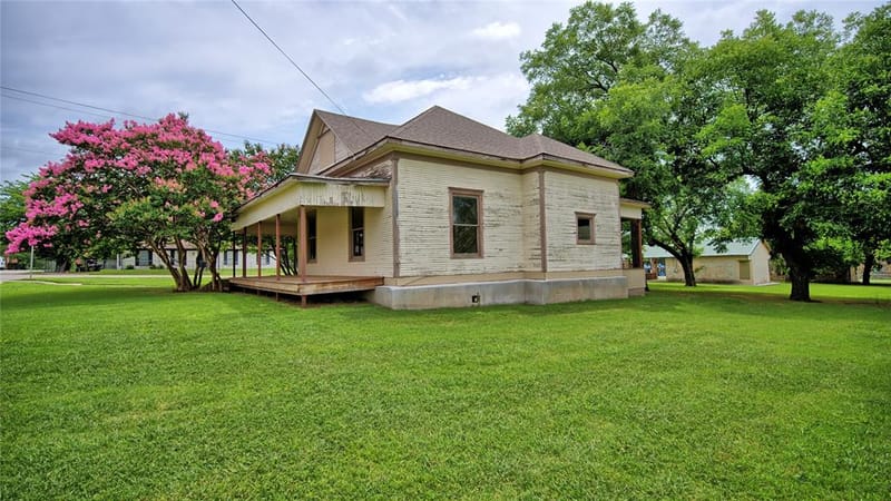 400 S Broad Street, Saint Jo TX 76265 - Photo 3