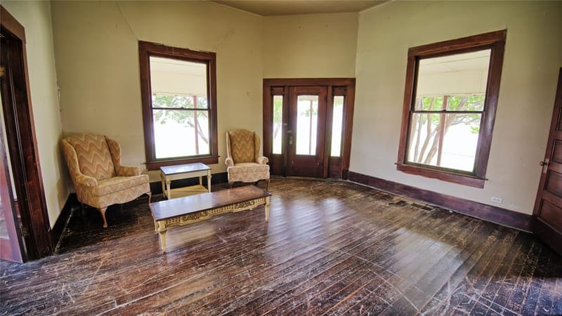 400 S Broad Street, Saint Jo TX 76265 - Photo 4