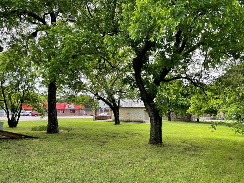 408 S Broad Street, Saint Jo TX 76265 - Photo 12