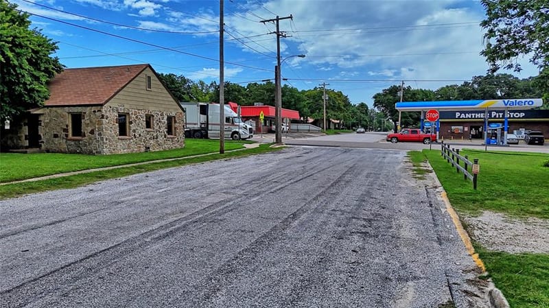 408 S Broad Street, Saint Jo TX 76265 - Photo 5