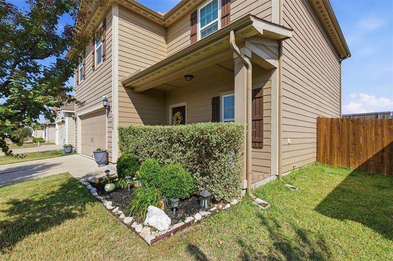 14229 Bridgeview Lane, Dallas TX 75253 - Photo 2