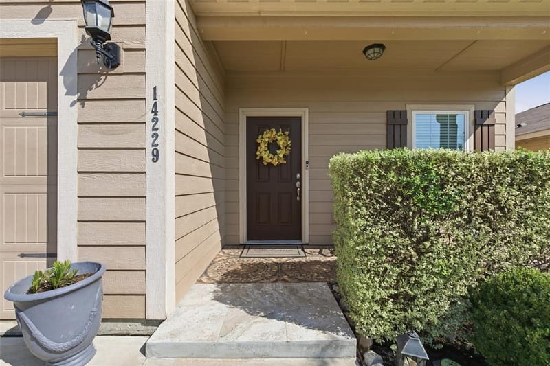 14229 Bridgeview Lane, Dallas TX 75253 - Photo 3