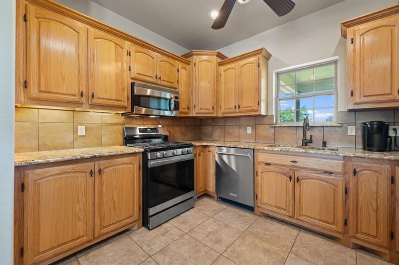 247 County Road 4519, Wolfe City TX 75496 - Photo 15