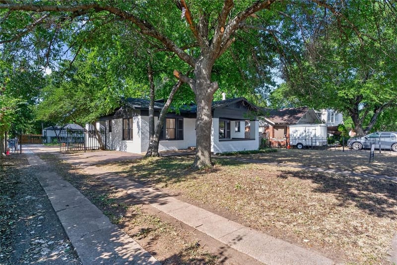 3410 Meadowbrook Drive, Fort Worth TX 76103 - Photo 2