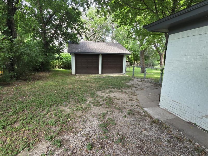 205 S Line Street, Weatherford TX 76086 - Photo 9