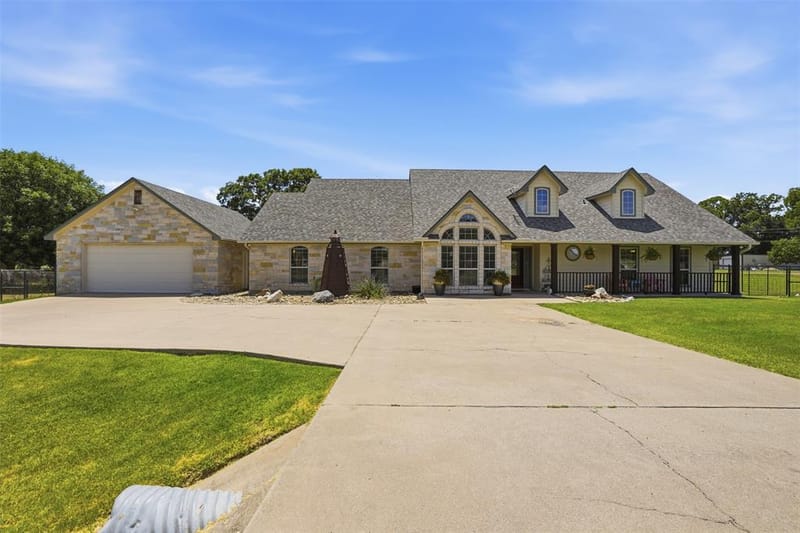 3102 Walnut Creek Parkway, Granbury TX 76049 - Photo 2
